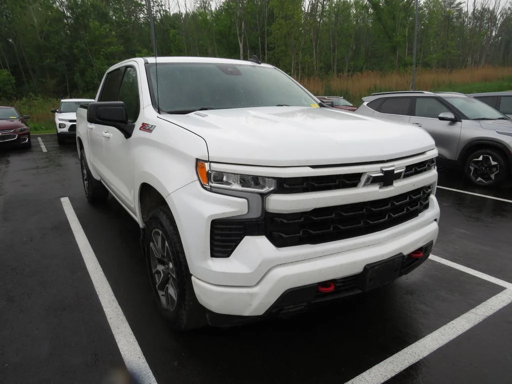 Used 2023 White Chevrolet RST image 3
