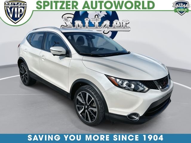 Used 2017 White Nissan SL image 1