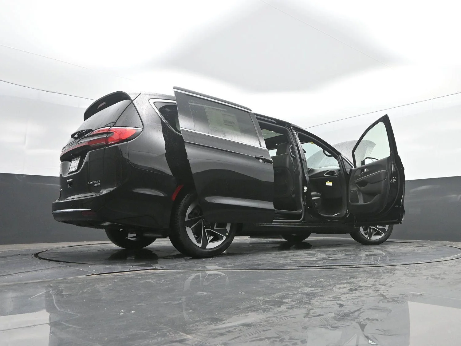 New 2027 Diamond Black Crystal Pearl-Coat Exterior Paint Chrysler Limited image 52