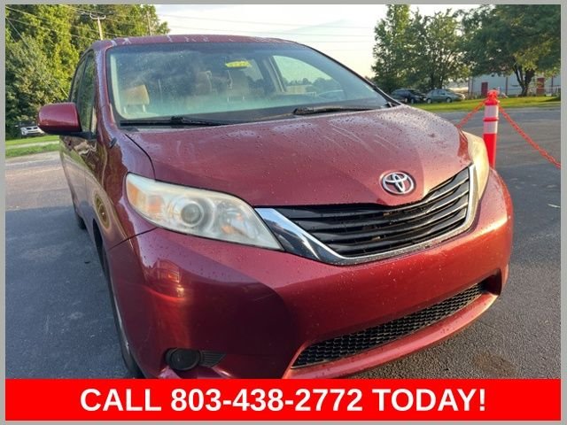 2014 Toyota Sienna LE V6 8-Passenger's photo