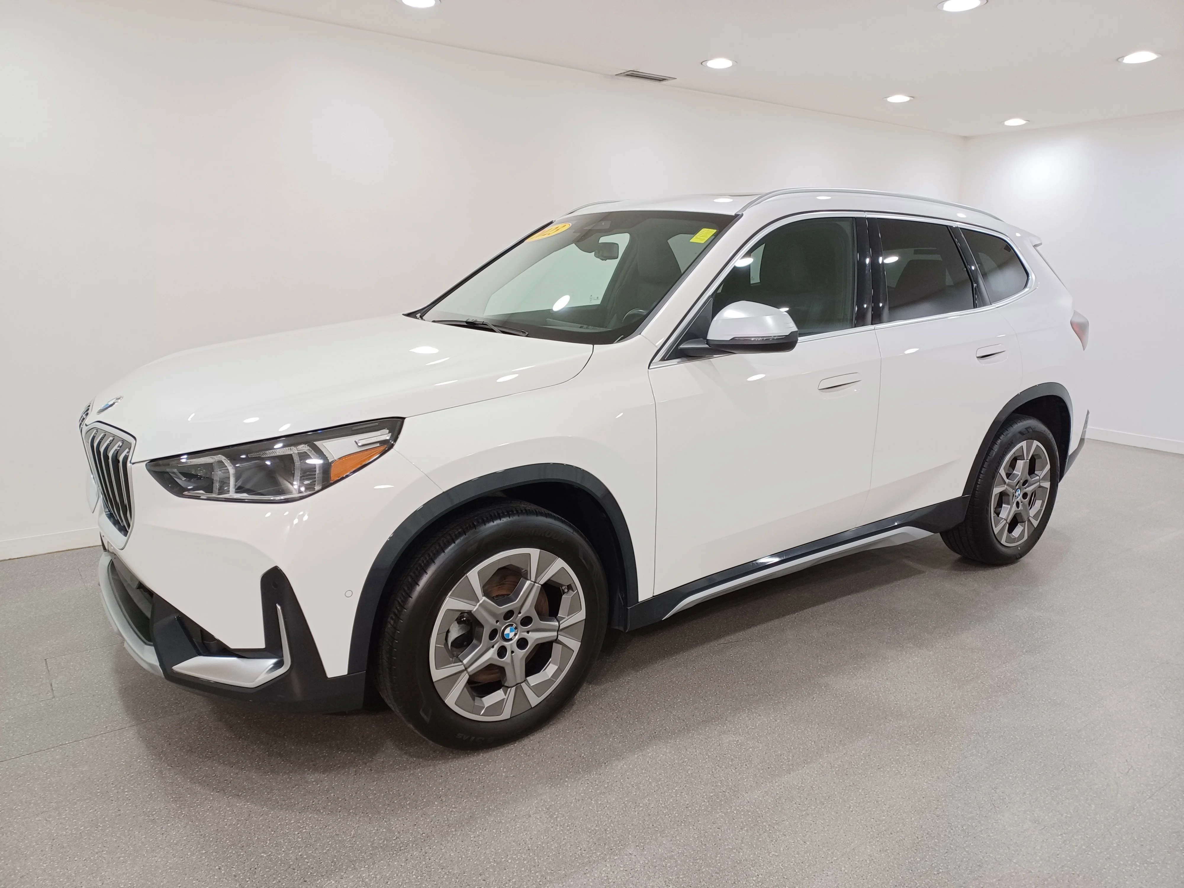 Certified Used 2023 Mineral White Metallic BMW xDrive28i*Nav | Htd Steering Wheel | Pano Roof | Htd Leather | Lane Keep Assist | Rain Sense Wipers image 2