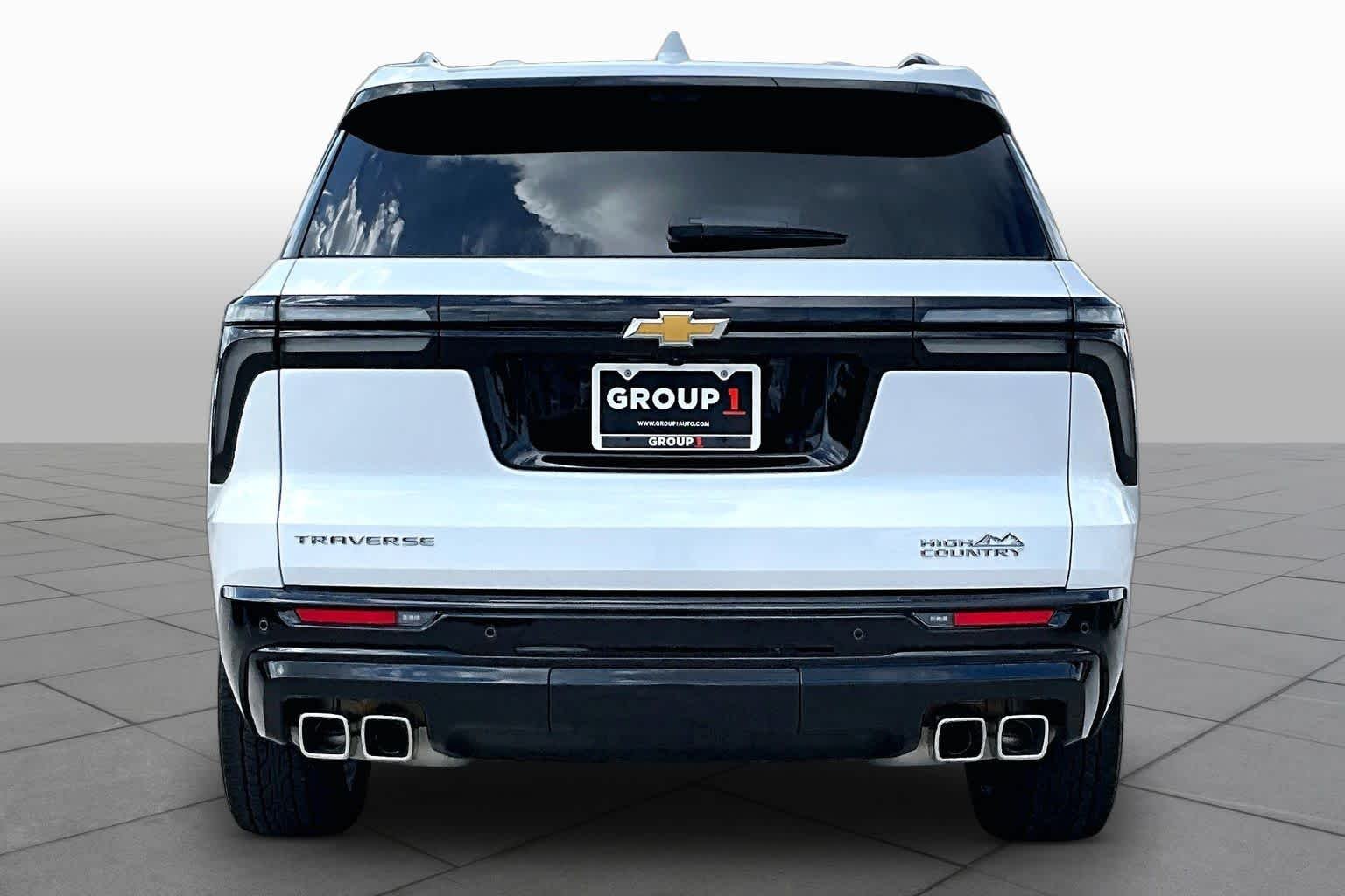 Used 2025 Iridescent Pearl Tricoat Chevrolet FWD High Country image 5