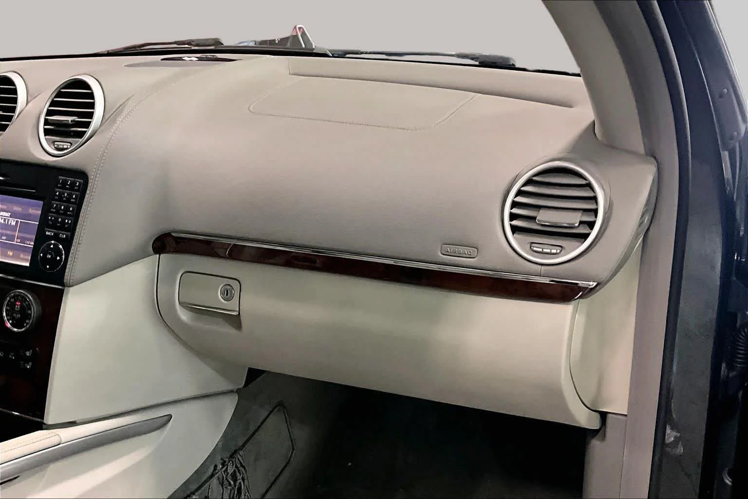 Used 2011 Black Mercedes-Benz GL 550 image 19