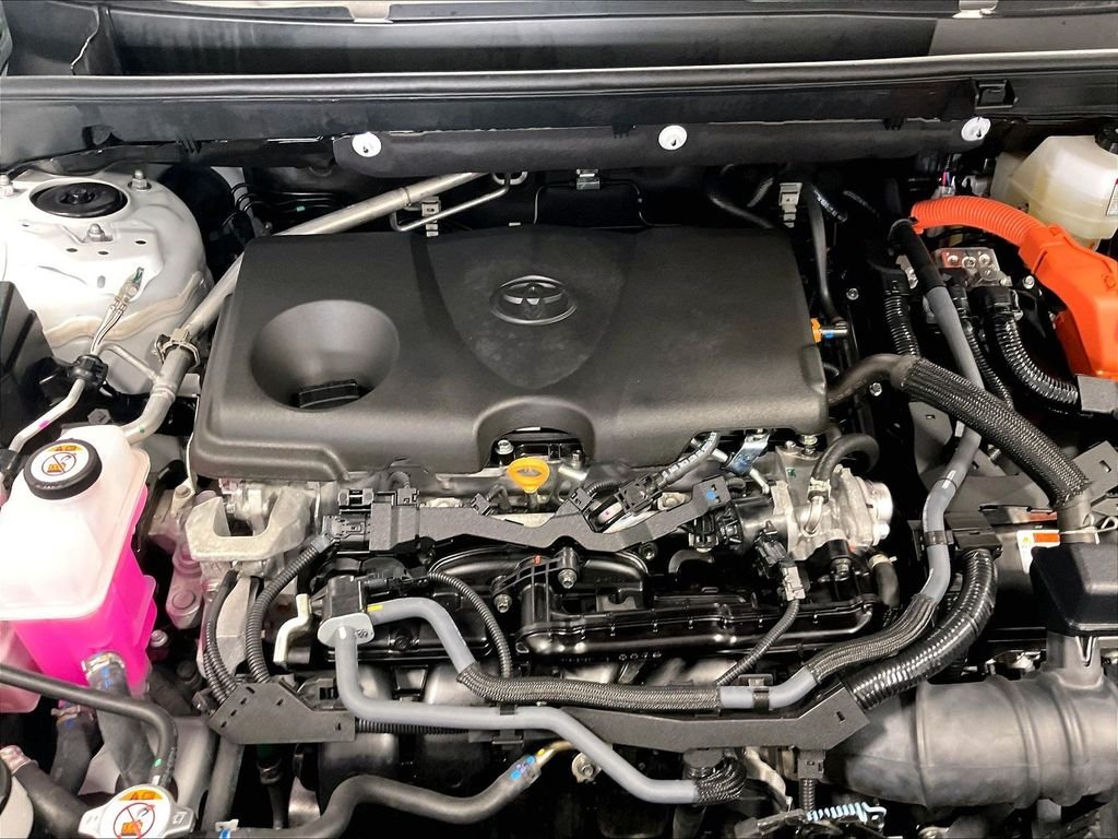Used 2025 White Toyota XLE image 29