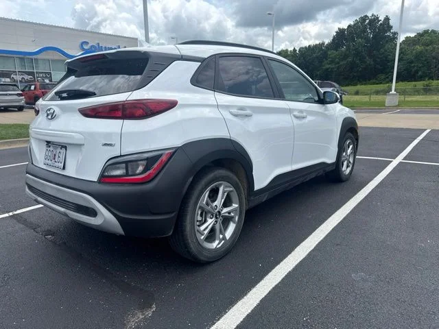 Used 2023 White Hyundai SEL image 4