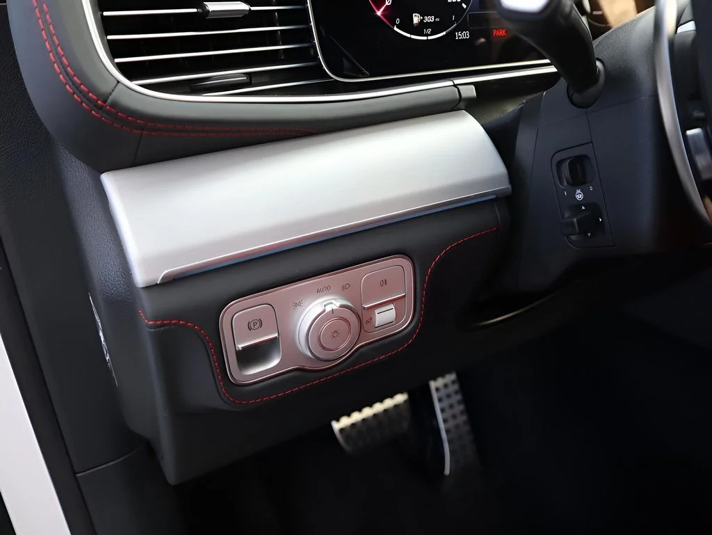 New 2025 MANUFAKTUR Moonlight White Metallic Mercedes-Benz GLE 63 S AMG® image 36