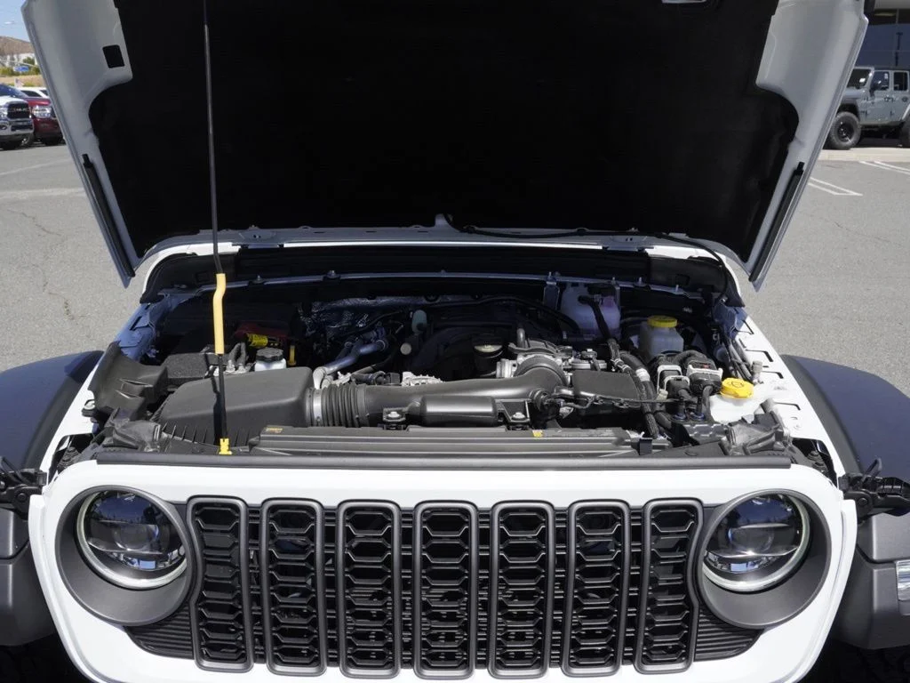 New 2026 Bright White Clear-Coat Exterior Paint Jeep Rubicon image 27
