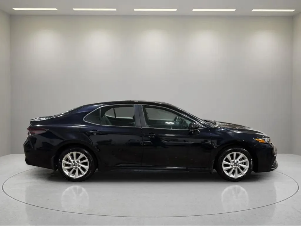 2024 Toyota Camry SE - Photo 8