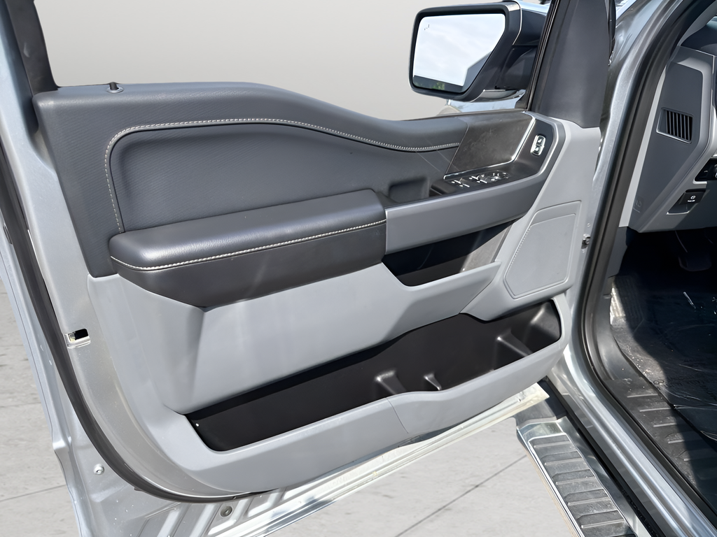 Used 2025 Silver Ford XLT image 12