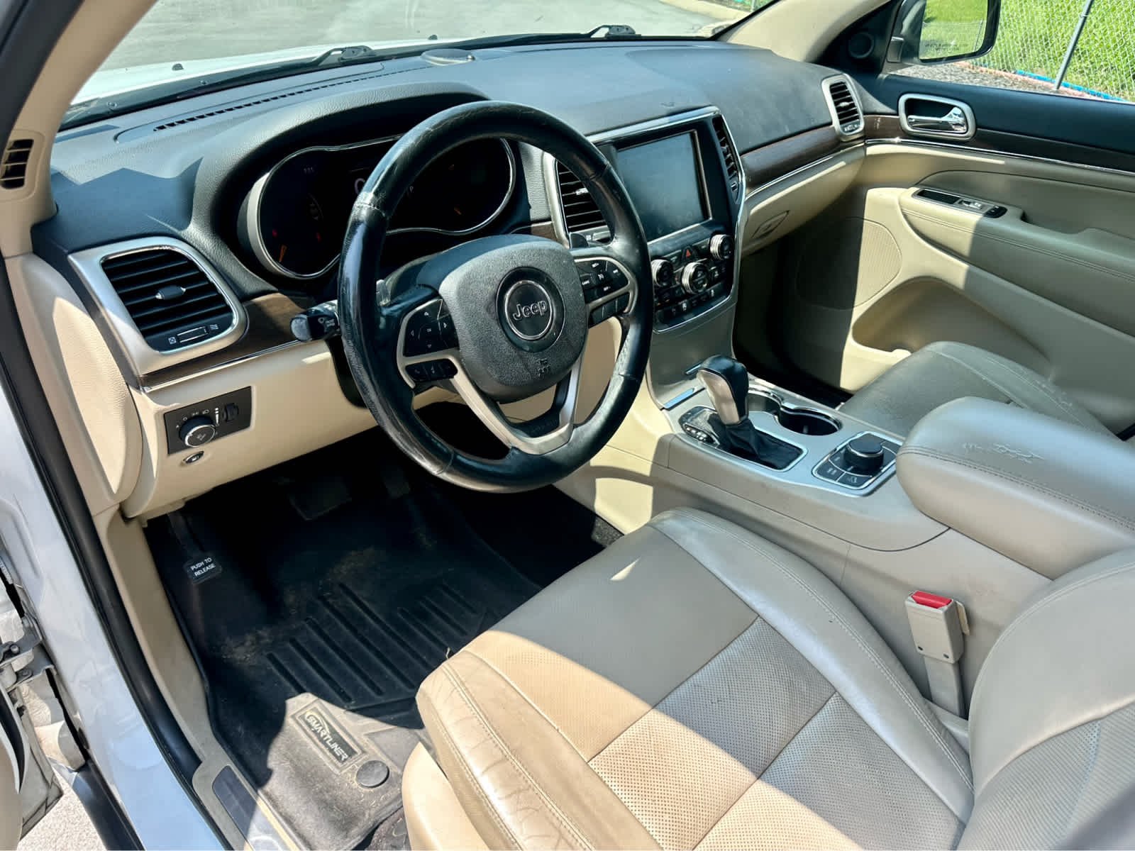 Used 2017 Bright White Clearcoat Jeep Limited image 10