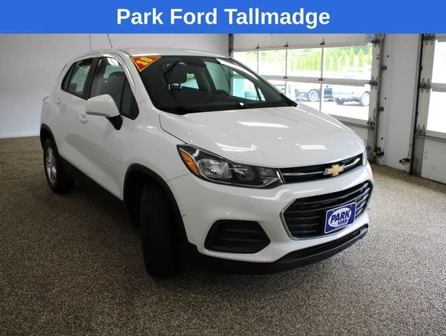 Used 2018 Summit White Chevrolet LS image 8
