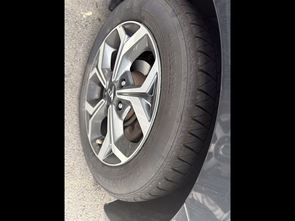 Used 2021 Gray Kia LXS image 7