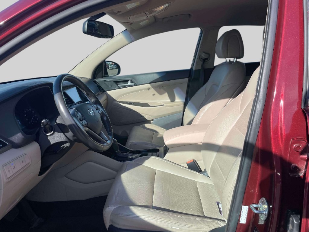 Used 2017 Red Hyundai SE Plus image 15