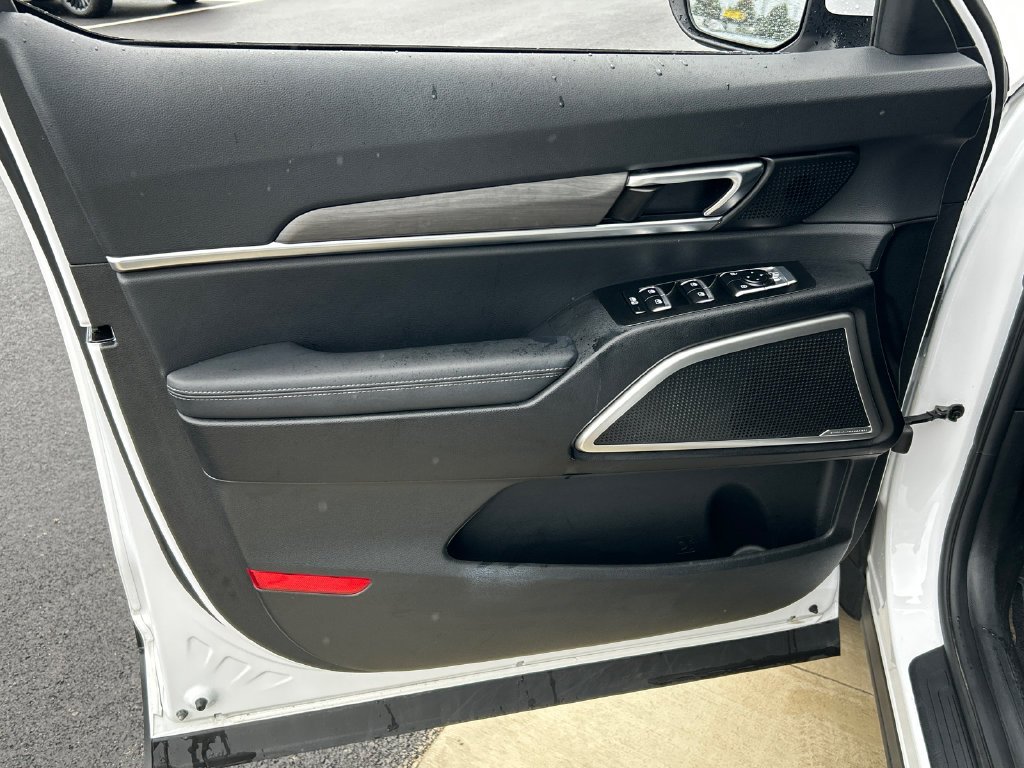Used 2023 White Kia EX X-Line image 10