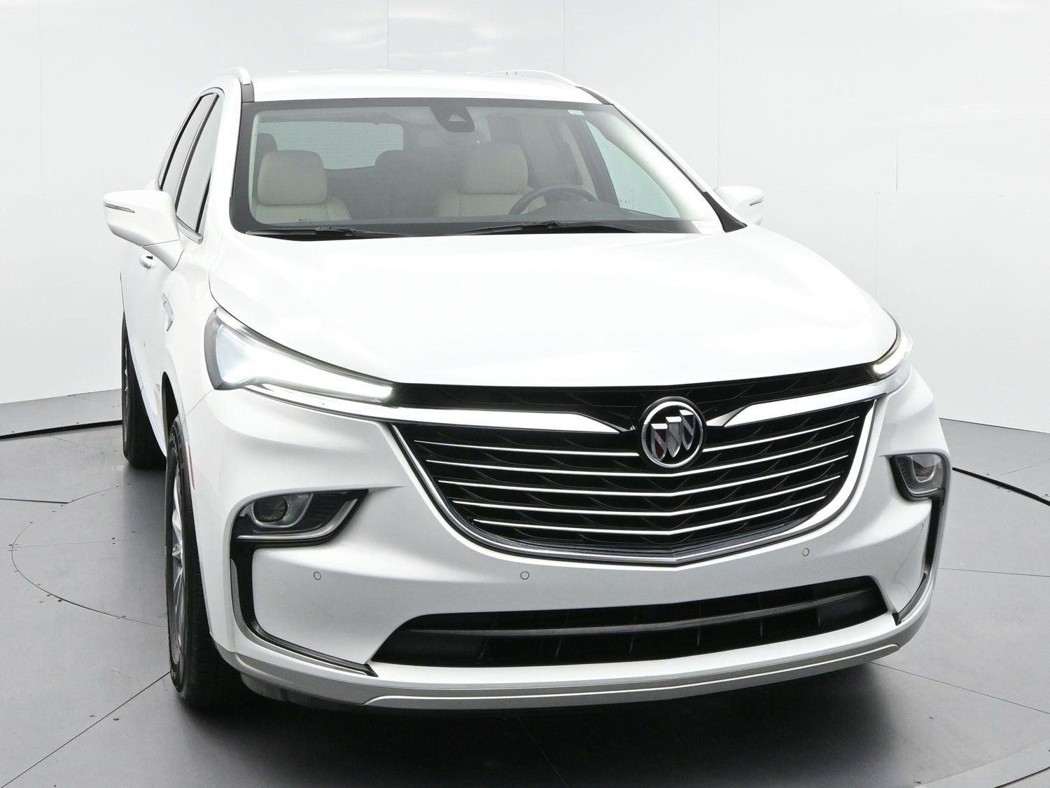 Used 2023 Summit White Buick Essence image 2