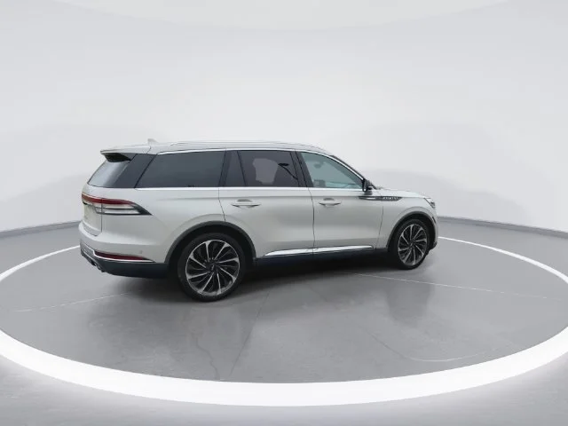 Used 2020 White Lincoln Reserve image 11