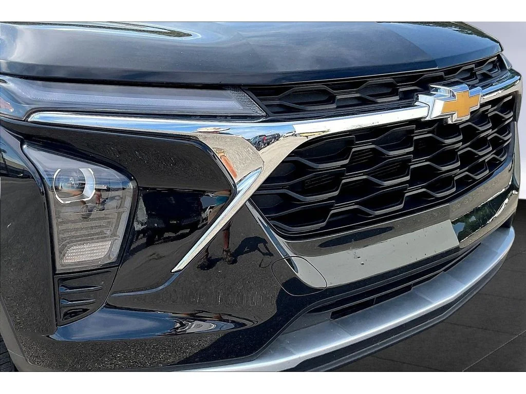Used 2025 Mosaic Black Metallic Chevrolet LT image 20