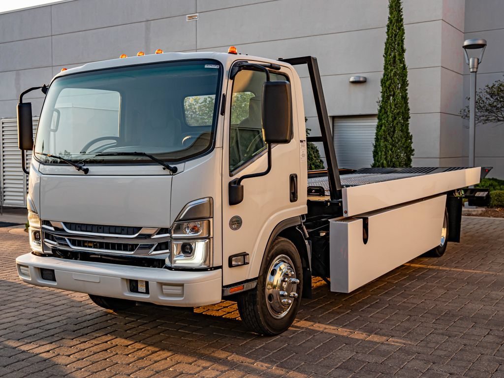 2022 Isuzu NRR