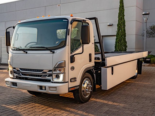 2022 Isuzu NRR 