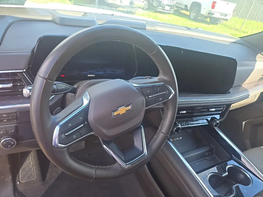 Used 2025 White Chevrolet LT image 7