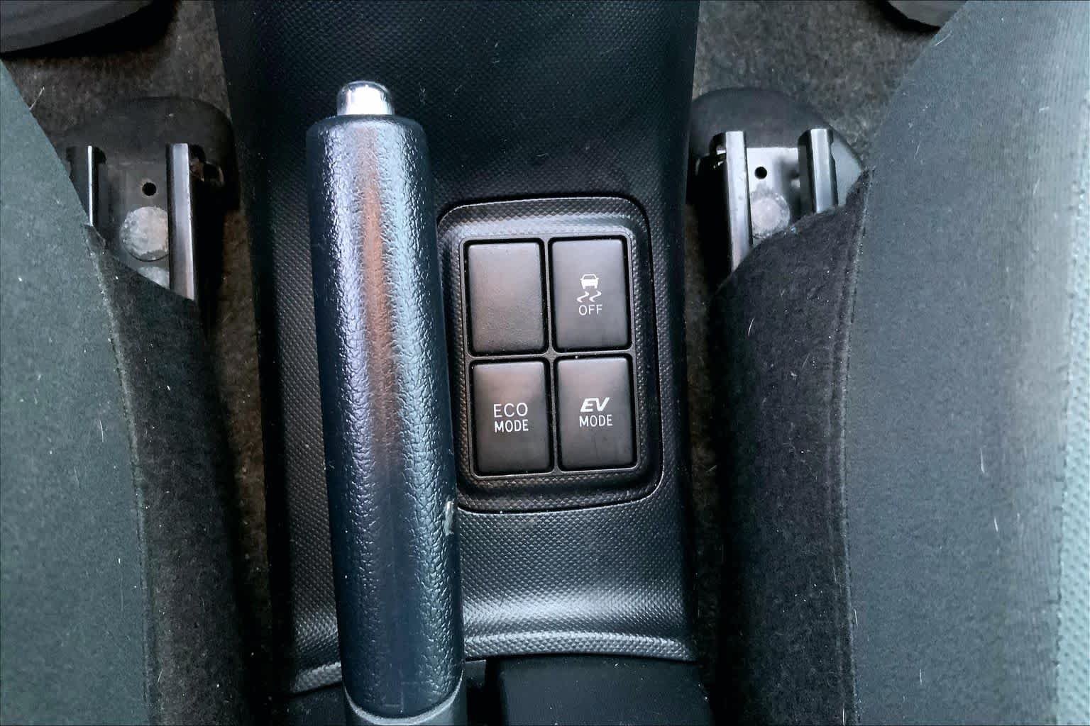 Used 2015 Magnetic Gray Metallic Toyota Three image 23
