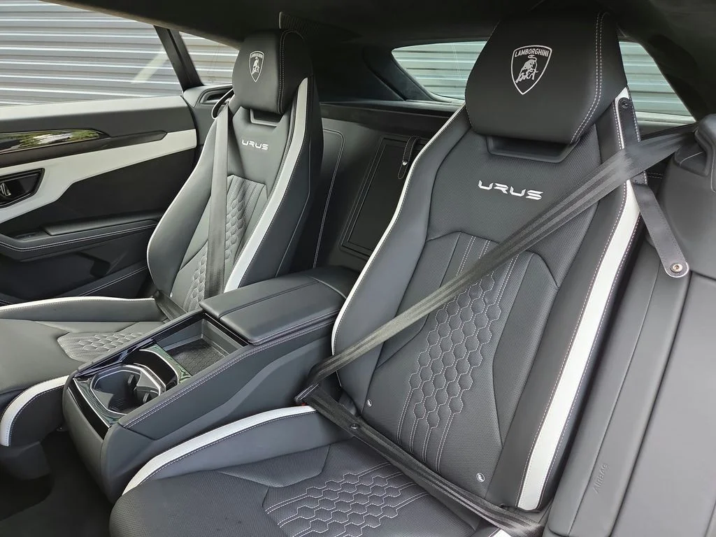 Used 2024 White Lamborghini S image 16