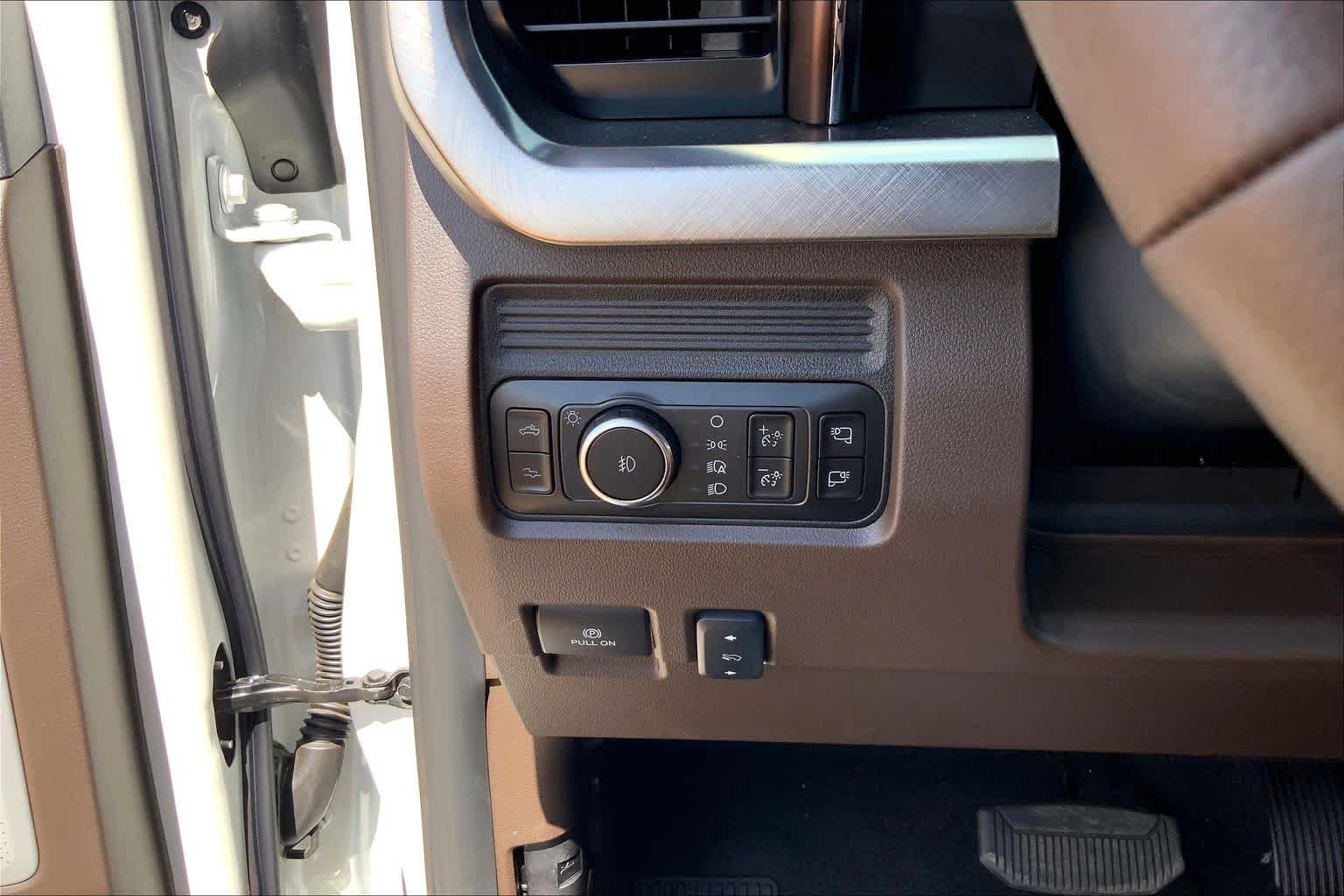 New 2026 Star White Metallic Tri-Coat Ford F-350® King Ranch® image 20