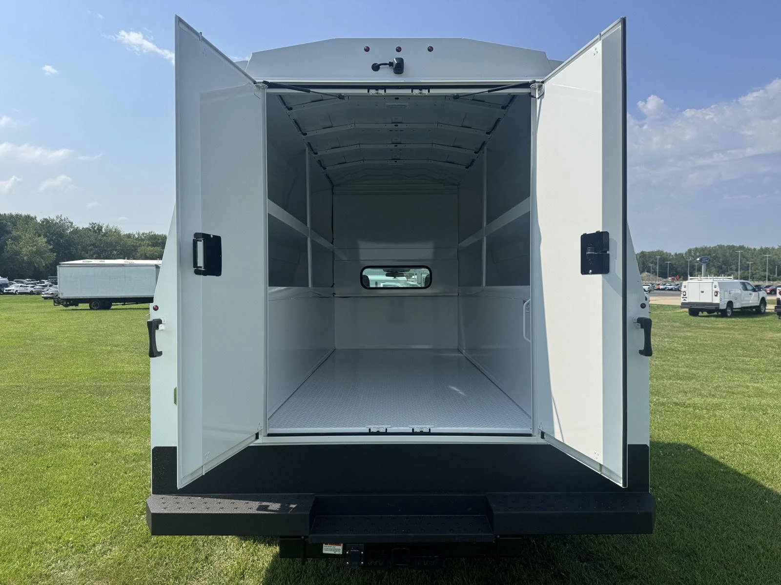 New 2026 Oxford White Ford XL image 6