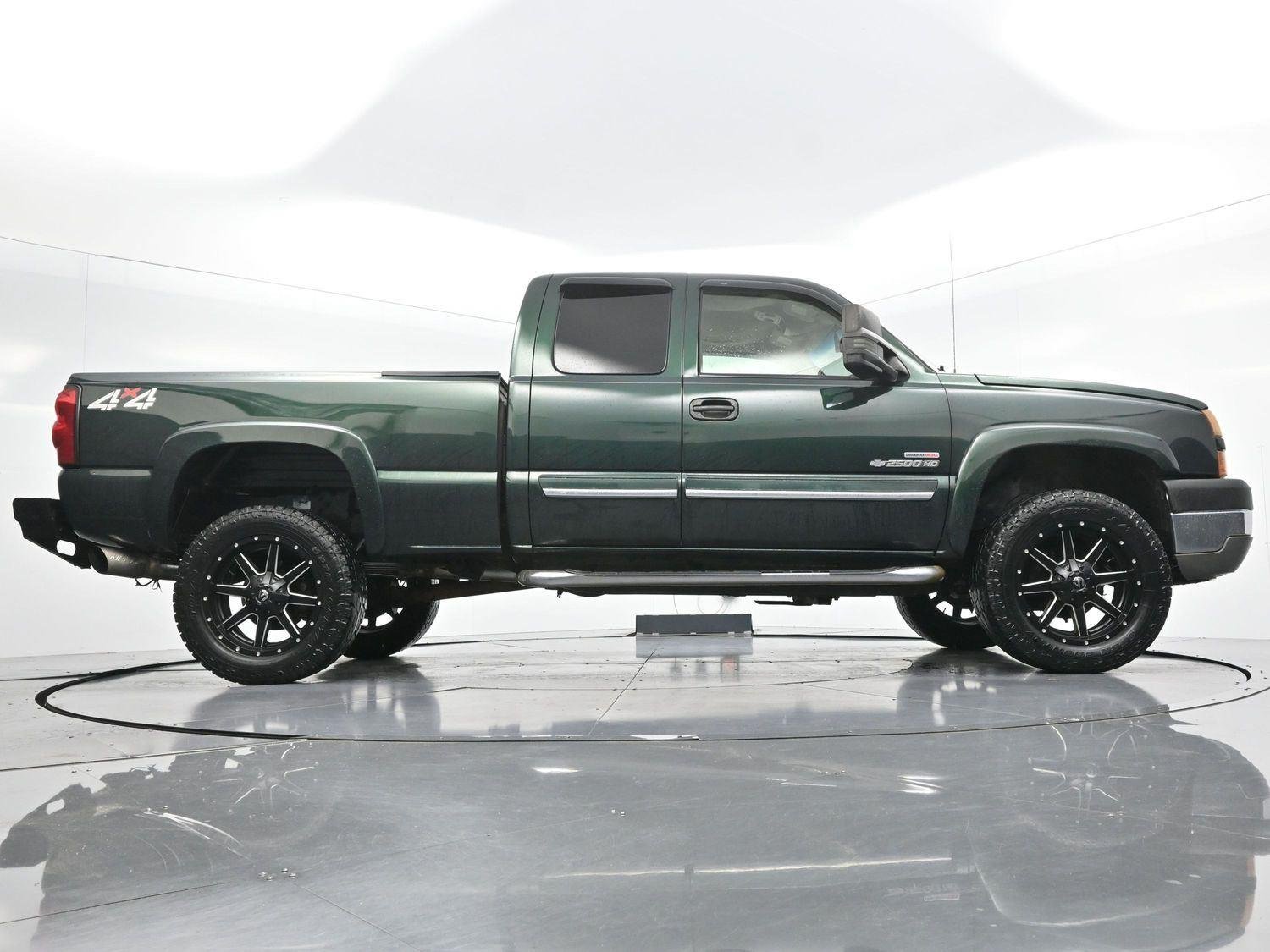 Used 2005 Dark Green Metallic Chevrolet LS image 41