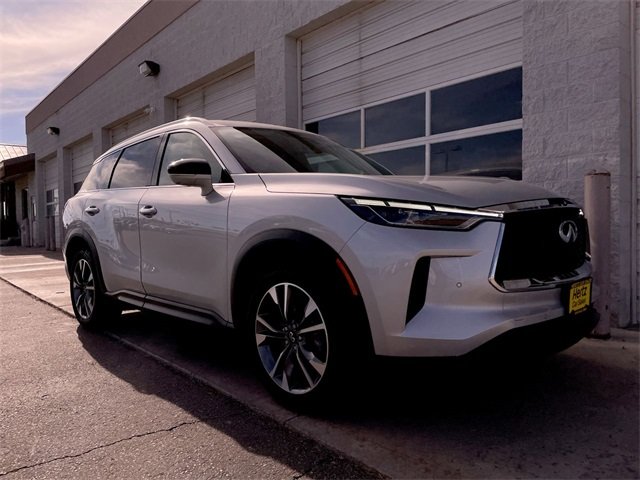 2023 Infiniti QX60 Luxe photo 3