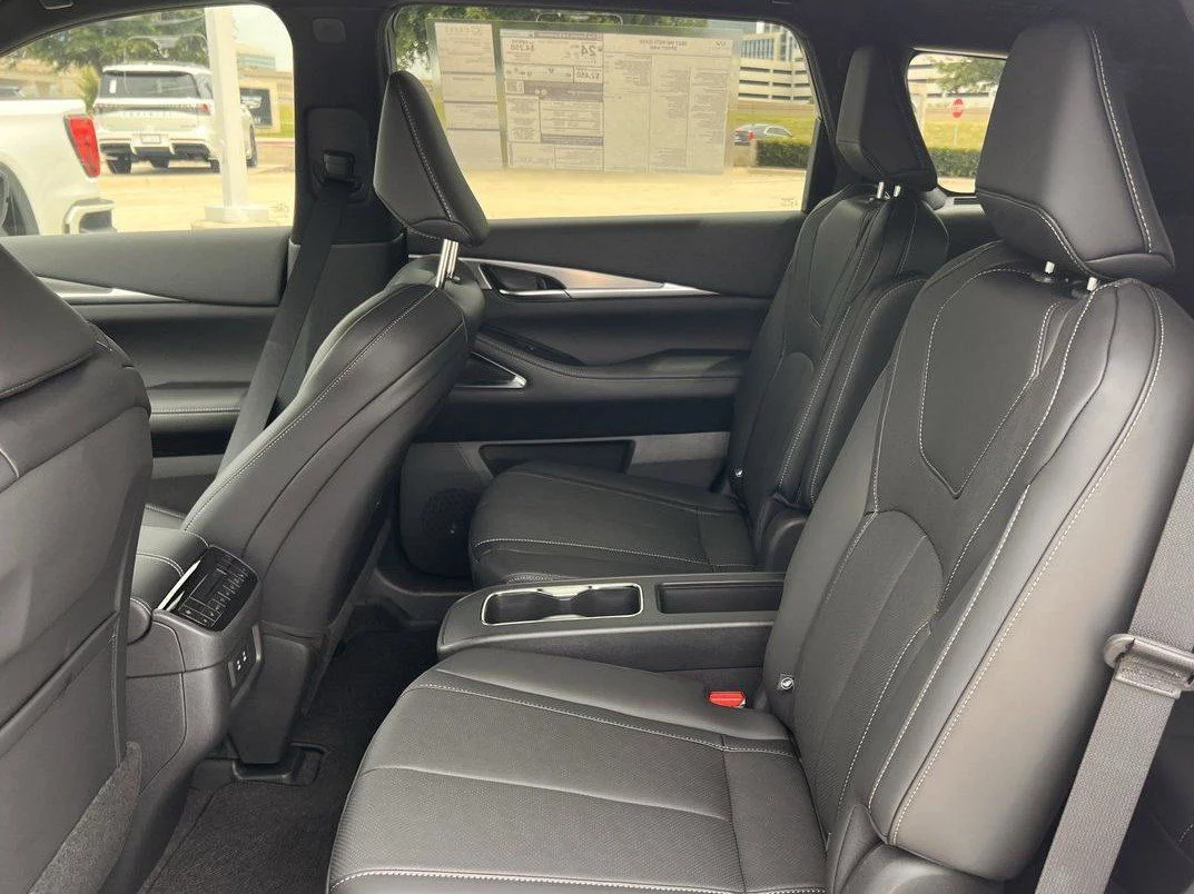 New 2027 RADIANT WHITE INFINITI Sport AWD image 27
