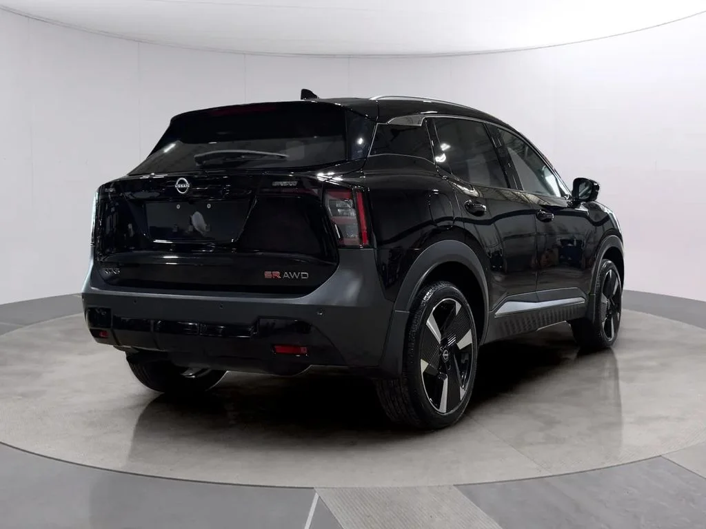 Certified Used 2025 Super Black Nissan SR image 3