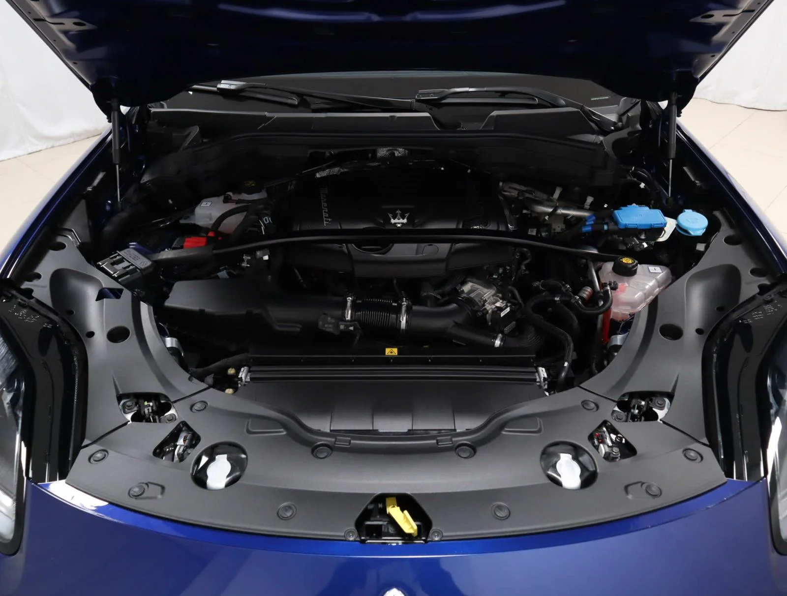 New 2025 Blu Modena Metallic Maserati AWD image 10