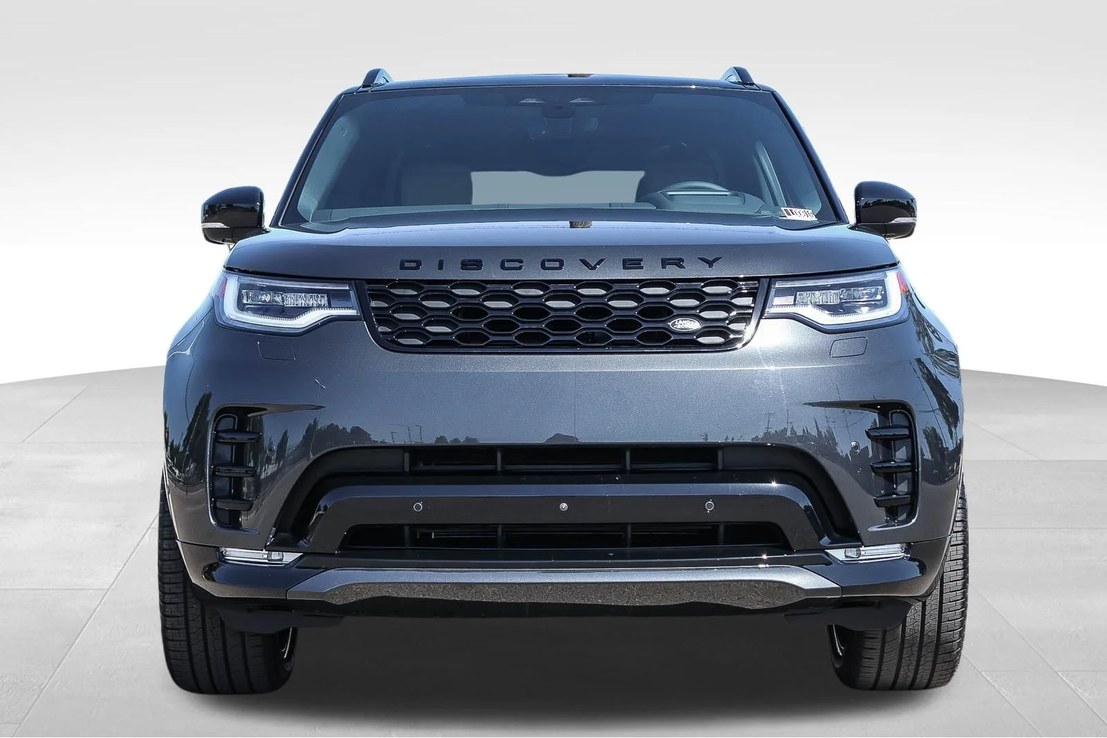 New 2026 Carpathian Grey Land Rover Dynamic SE image 2