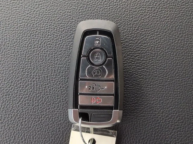 New 2026 Oxford White Ford Lariat® image 31