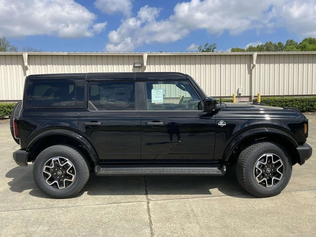 New 2026 Black Ford Outer Banks image 2