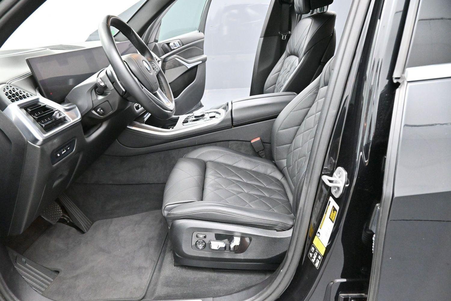 Used 2024 Carbon Black Metallic BMW xDrive40i image 15