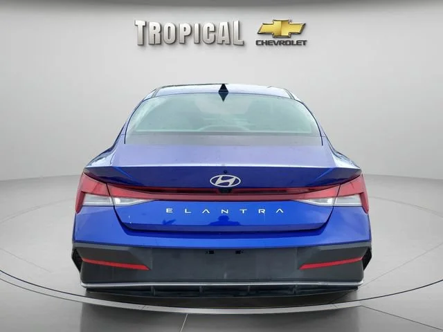 Used 2024 Blue Hyundai SEL image 4