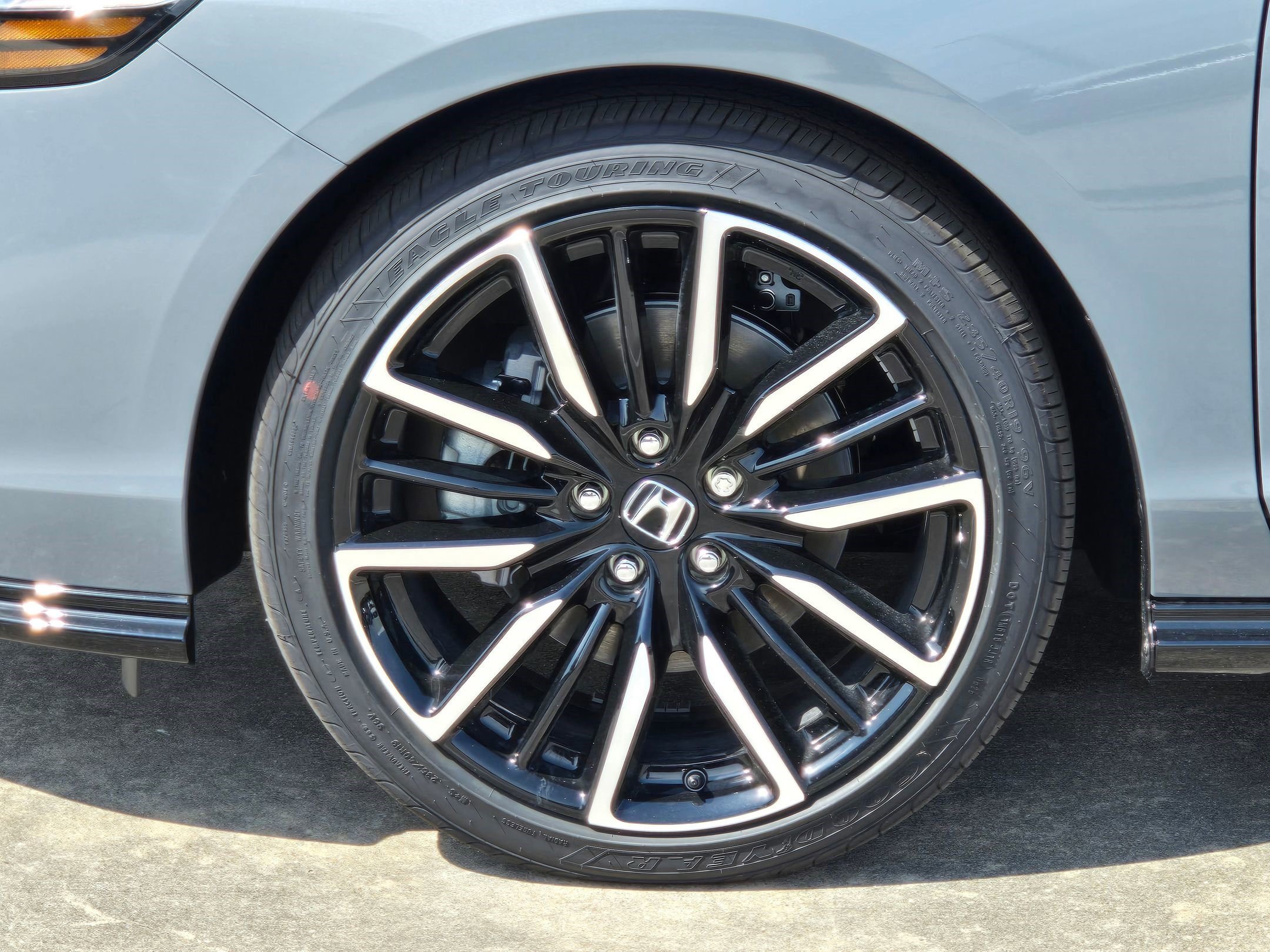 New 2026 Urban Gray Pearl Honda Touring image 10