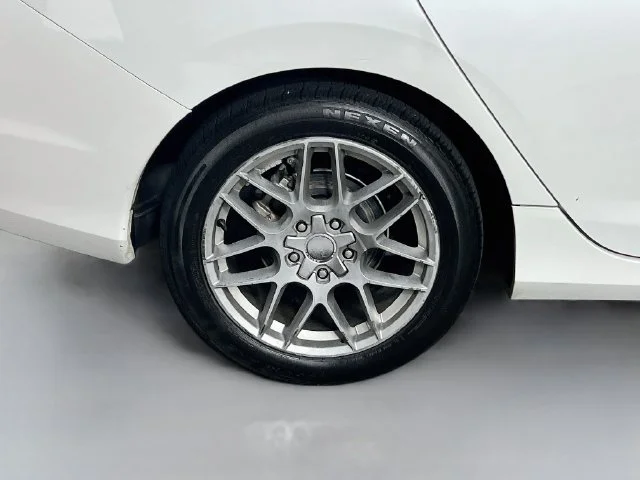 Used 2020 White Honda EX image 33