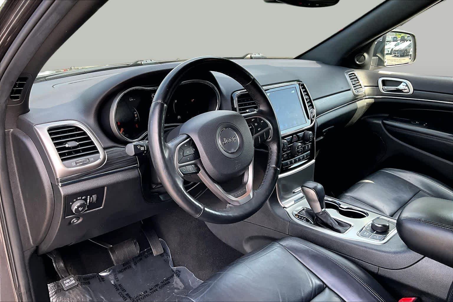 Used 2019 Granite Crystal Metallic Clearcoat Jeep Limited image 18
