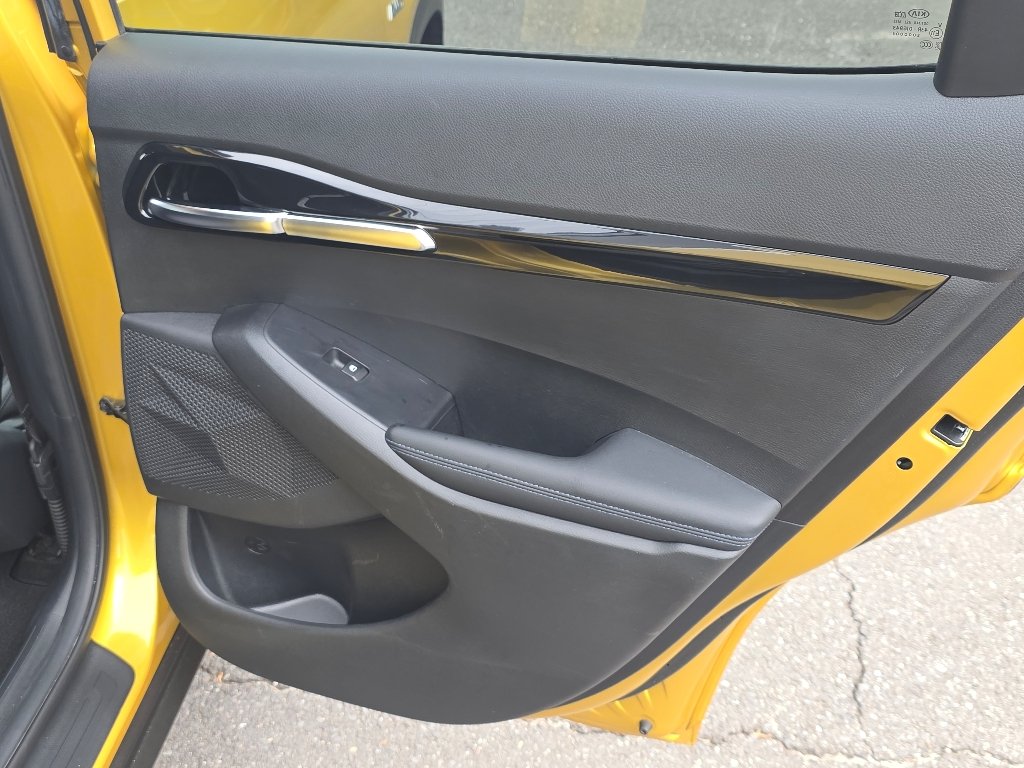 Used 2021 Starbright Yellow/Black Roof Kia S image 23