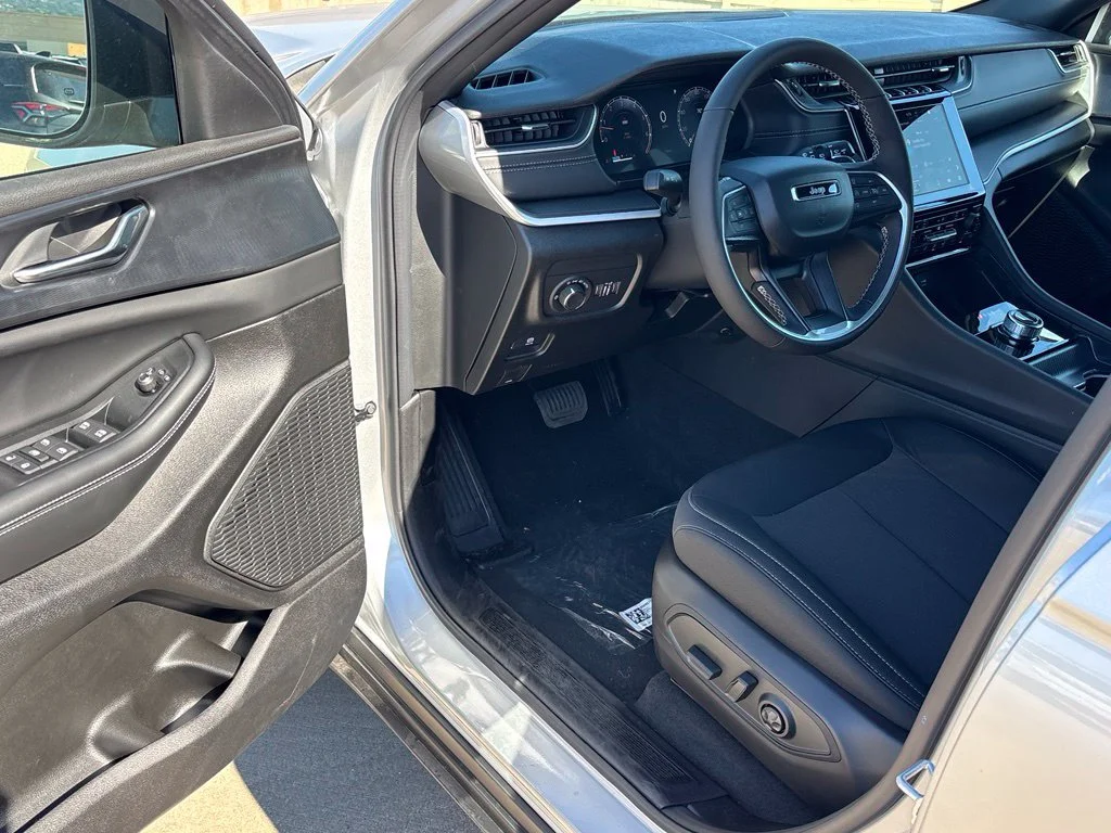 New 2026 Silver Jeep Laredo X image 15