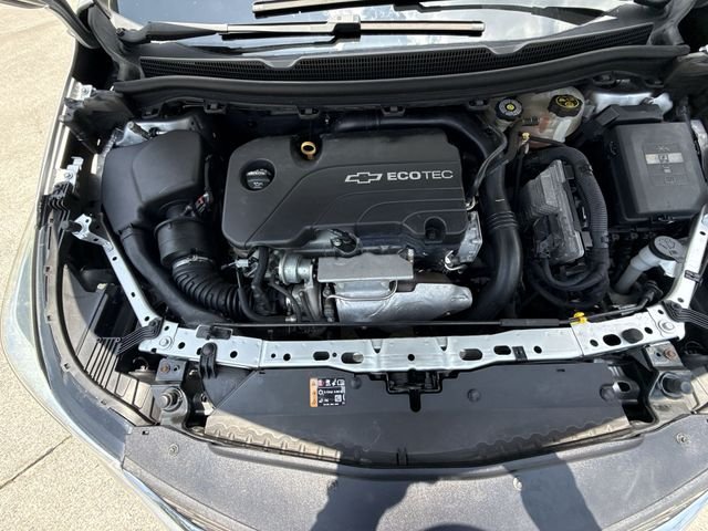 Used 2018 Silver Chevrolet LT image 27