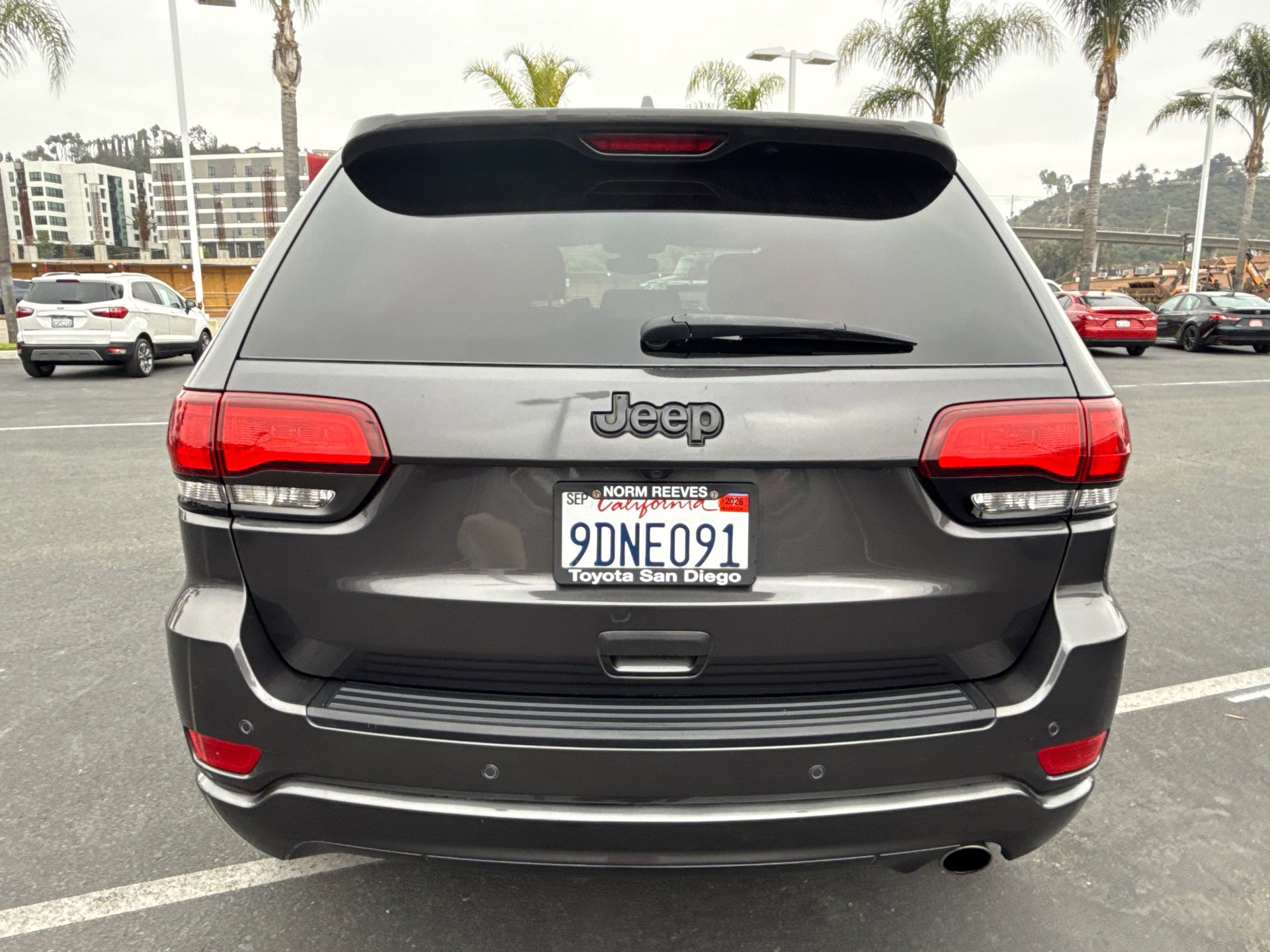 Used 2019 Granite Crystal Metallic Clearcoat Jeep Altitude image 8