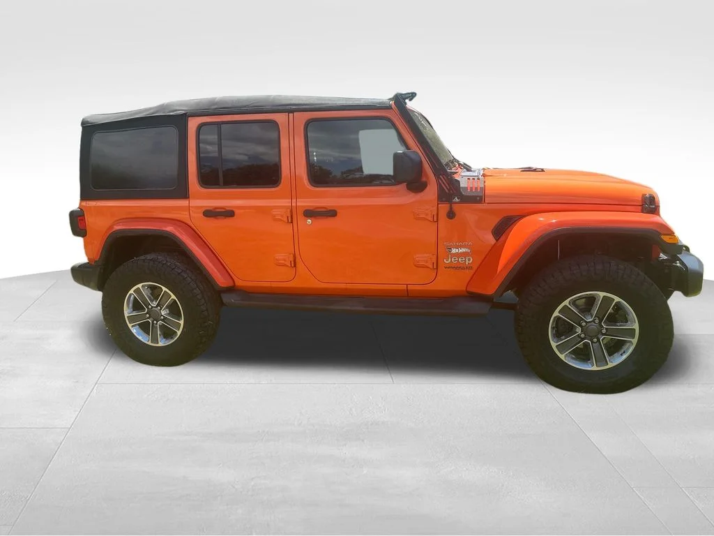 Used 2018 Orange Jeep Unlimited Sahara image 27