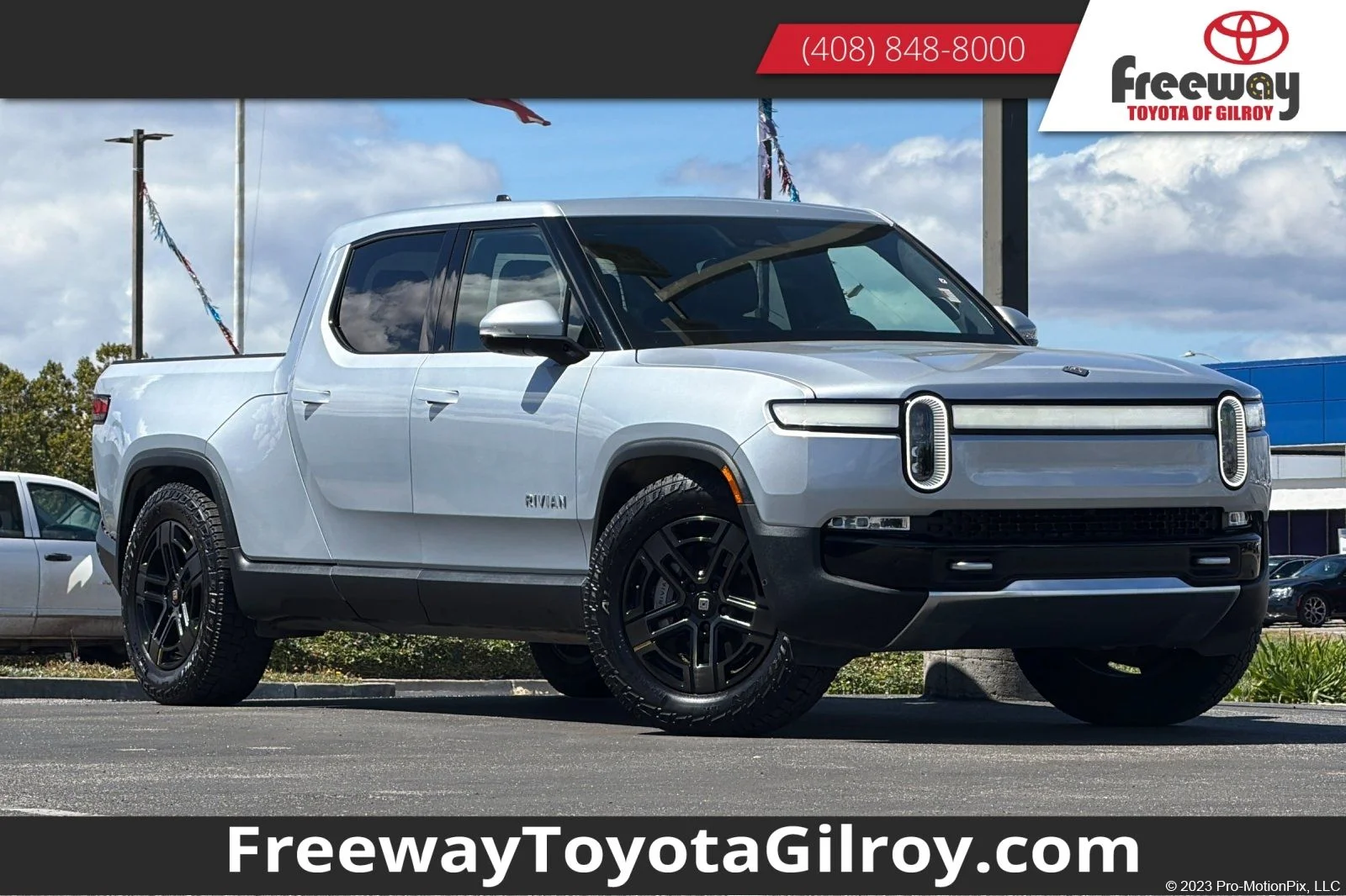 Used 2023  Rivian Adventure image 1