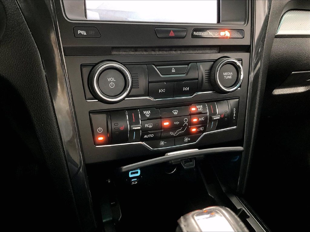 Used 2016 Gray Ford XLT image 27