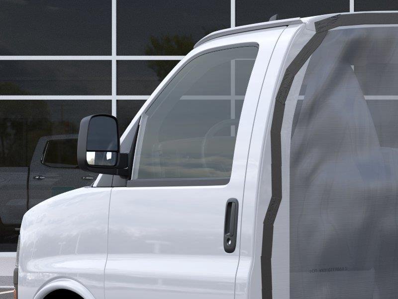 New 2025 Summit White Chevrolet 1WT image 12