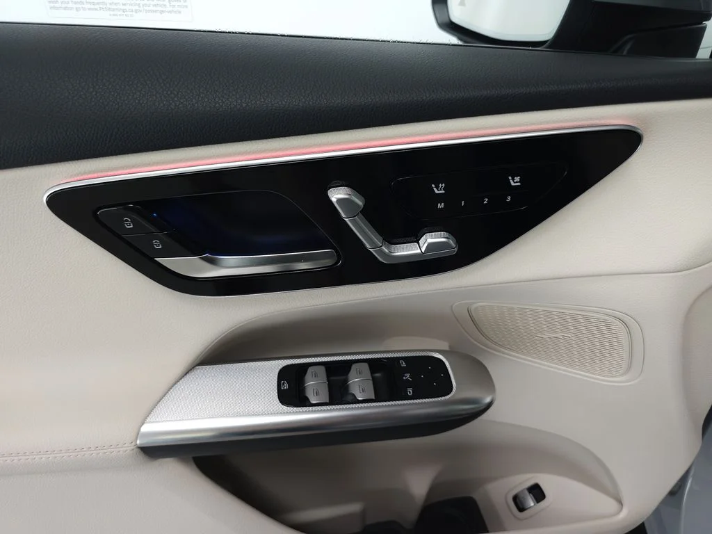 Certified Used 2026  Mercedes-Benz GLC 300 image 6